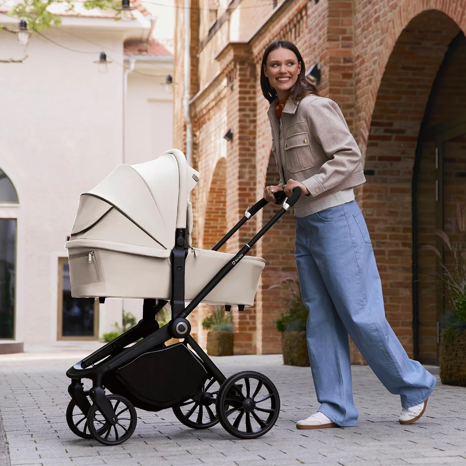 LIONELO MIKA PLUS 3 w 1 Wózek Spacerowy Dziecięcy 0-48 miesięcy do 22 kg Gondola do 9 kg Fotelik Samochodowy Nosidło do 13 kg, Regulacja Oparcia, Amortyzacja, Koła 360° Budka XXL (Beżowy)